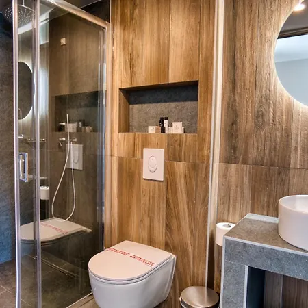 Hotel Wellnest 3*